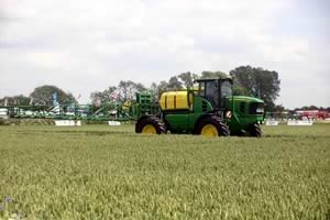 John Deere 5430i self-propelled sprayer