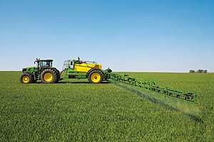 John Deere R962i trailed sprayer