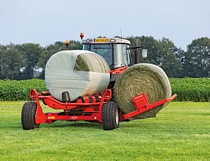 Kuhn trailed RW 1600 C turntable wrapper